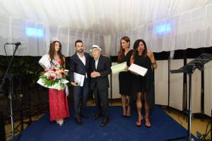 Il momento della premiazione a Carlo Riccardi per mano di Mirca Viola[513755]